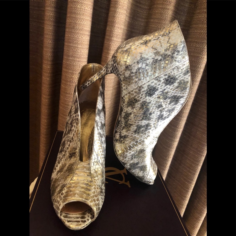 VINCE CAMUTO SIGNATURE VI-RONAN NAT DEGRADE SNAKE